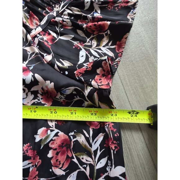 Lane Bryant Womens Black Floral Short Sleeve Blouse Ruffle Neckline Size 18/20 - Picture 8 of 8